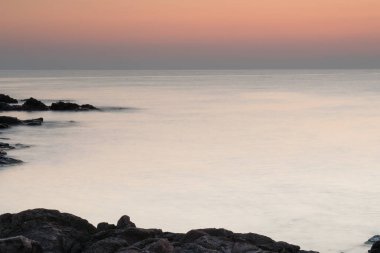 Karadeniz manzarası, Sozopol, Bulgaristan. Güzel renkli gün doğumu.