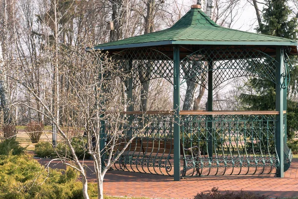 Arbor Stranden Sjö Landskapet Parken Mezhyhirya Nära Kiev Ukraina Gazebo — Stockfoto