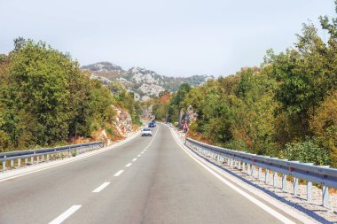 Otoban yol dağda, Karadağ.