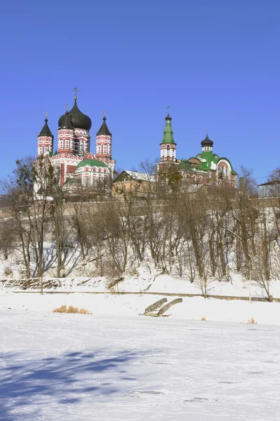 Blick auf die orthodoxe Kirche — Stockfoto