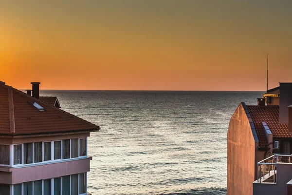 Dageraad in de stad van de Zwarte Zee. — Stockfoto