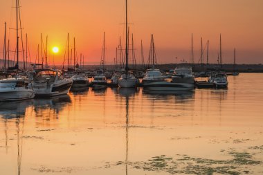 Yat Kulübü nde Günbatımı.