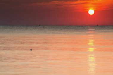 Denizde şafak vakti.