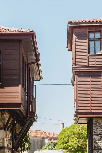 Detalhe da fachada de edifícios na cidade de Sozopol . — Fotografia de Stock