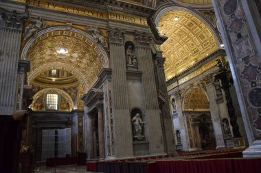 İtalya, Roma 'daki Aziz Peter Bazilikası' nın içinde.