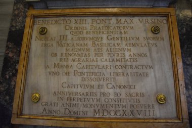 İtalya, Roma 'daki Aziz Peter Bazilikası' nın içinde.