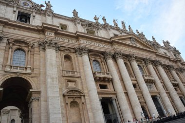 St. Peter Bazilikası Roma, İtalya 'daki St. Peter Meydanı' nda.