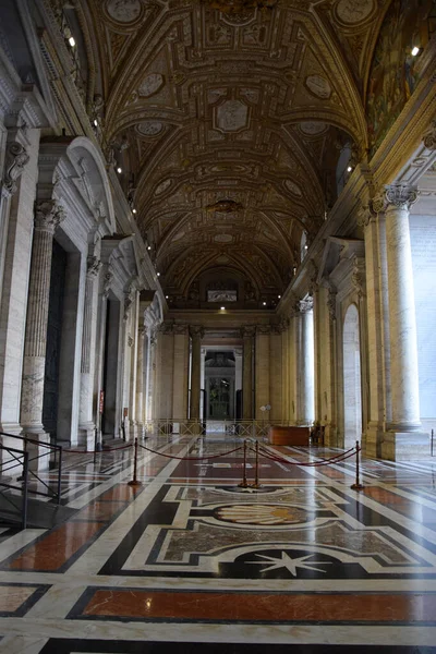 Wnętrze Bazyliki Piotra Rzym Włochy — Zdjęcie stockowe