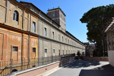 Cortile della Pinacoteca - Vatikan Müzeleri