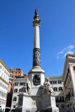 Colonna dell 'Immacolata - Roma, İtalya' daki İspanyol Merdivenleri 'nin yakınındaki Lekesiz Gebeliğin Sütunu