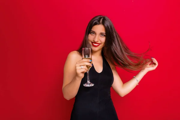 Ragazza Carina Con Lunghi Capelli Scuri Abito Sera Elegante Che — Foto Stock