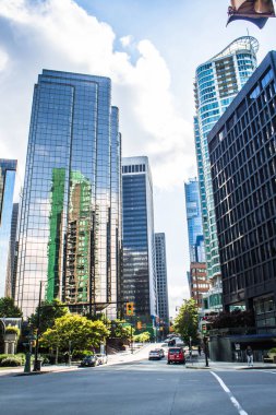 Vancouver, BC Canada - 2 Eylül 2020: Gökdelenler Sokak Kurumsal Binaların Görünümü