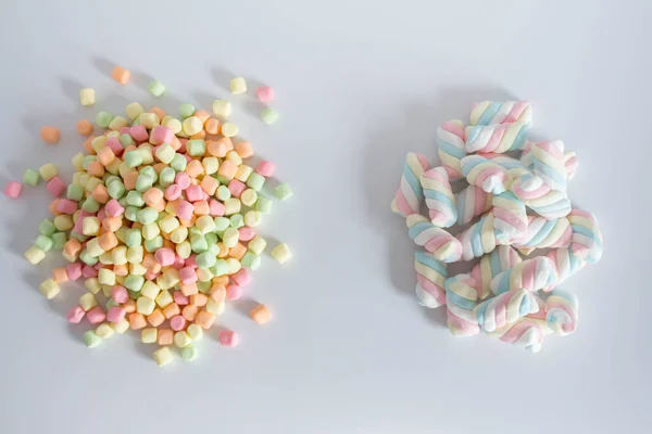 Pile Colorful Mini Marshmallows Pile Twisted Pastel Marshmallows White Background — Stock Photo, Image