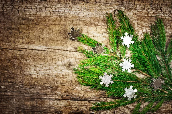 Christmas tree with snowflakes  on grunge wooden background with — Stock Photo, Image