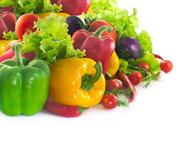 Verduras frescas aisladas en blanco — Foto de Stock