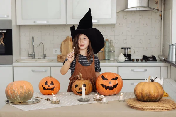 Happy Halloween Cute Little Girl Witch Costume Carving Pumpkin Happy — Stock Photo, Image