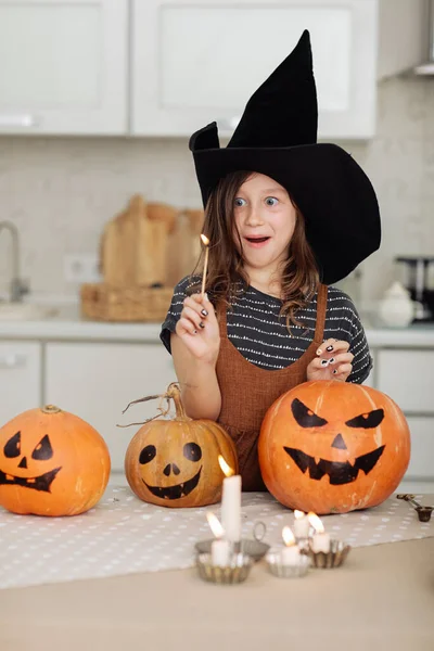 Happy Halloween Cute Little Girl Witch Costume Carving Pumpkin Happy — Stock Photo, Image