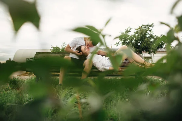 Young Couple Enjoying Time Together Woman Lying Knees Man Bench — Stock Photo, Image