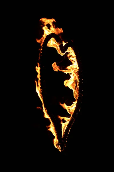 Płonące Serce Płomieni Odizolowany Ciemnym Tle Pokaz Ognia Nocy Szczęśliwych — Zdjęcie stockowe