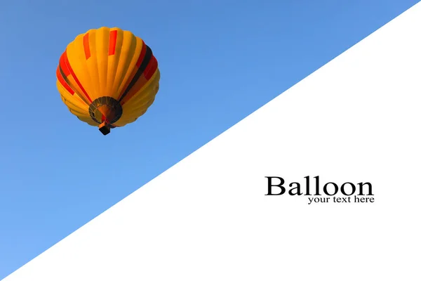 Έμπνευση Ταξιδιωτικό Υπόβαθρο Πολύχρωμο Αερόστατο Θερμού Αέρα Στον Μπλε Ουρανό — Φωτογραφία Αρχείου