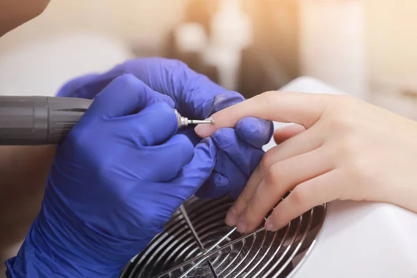 Close Shot Van Hardware Manicure Een Schoonheidssalon Manicure Beschermende Handschoenen — Stockfoto