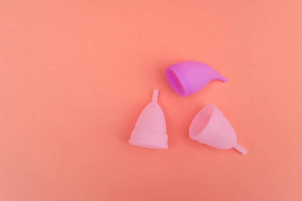 Különböző Tipp Orvosi Szilikon Menstruációs Ciklus Női Csésze Elszigetelt Őszibarack — Stock Fotó