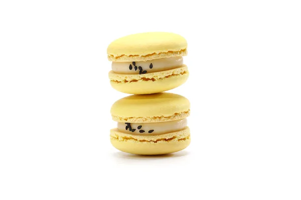 Dois Bolo Macaron Macaroon Cor Limão Amarelo Macaroon Delicioso Isolado — Fotografia de Stock