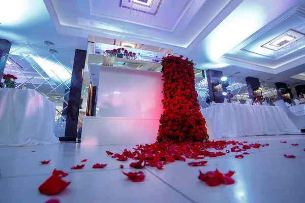 Arranjo Flores Festivas Buquê Rosas Vermelhas Amor Casamento Dos Namorados — Fotografia de Stock