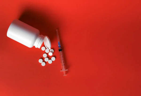 Pills Poured Plastic Jar Syringe Red Background Top View Space — Stock Photo, Image