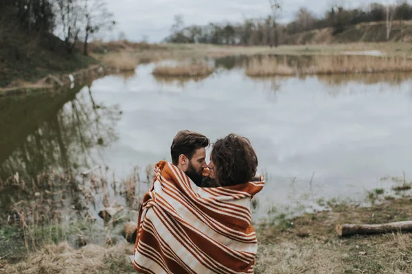 Two Caucasian Lovers Wrapped Blanket Lake Young Couple Hugging Autumn — Stock Photo, Image