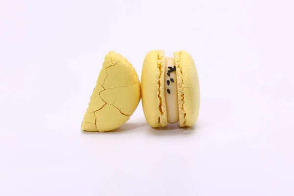 Δύο Κέικ Από Μακαρόν Μακρόν Κίτρινο Λεμονί Χρώμα Νόστιμα Μακαρόν — Φωτογραφία Αρχείου