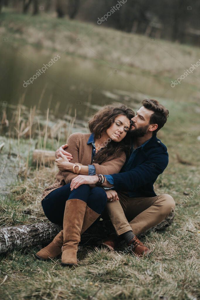 https://st2.depositphotos.com/22585516/44349/i/950/depositphotos_443491454-stock-photo-happy-lovers-sitting-shore-lake.jpg