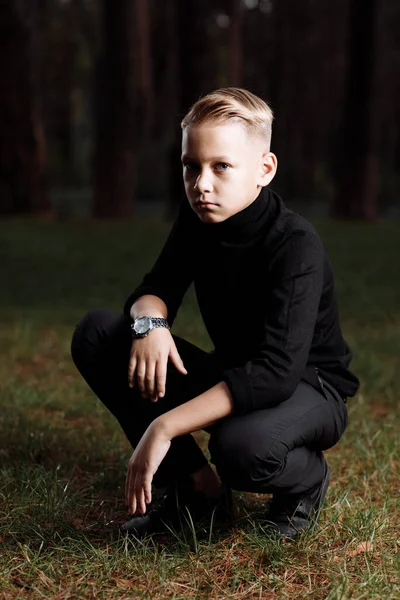 Stylish Attractive Young Guy Fashionable Hairstyle Trendy Black Outfit Enjoys — Stock Photo, Image