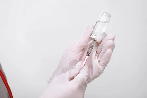 Médico Enfermeiro Cientista Entregam Luvas Médicas Brancas Segurando Gripe Sarampo — Fotografia de Stock