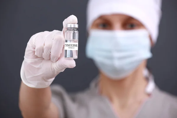 코로나 바이러스 Vaccine Covid 의사의 의료용 마스크와 장갑을 착용하고 코로나 — 스톡 사진