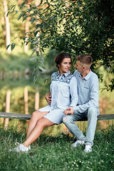 Young Couple Hugging Sitting Lake Sunny Day Man Woman Summer — Stock Photo, Image