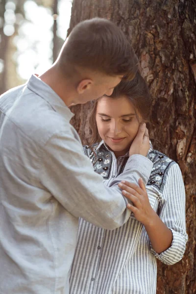Young Couple Love Hugging Trees Summer Park Pretty Woman Man — Stock Photo, Image