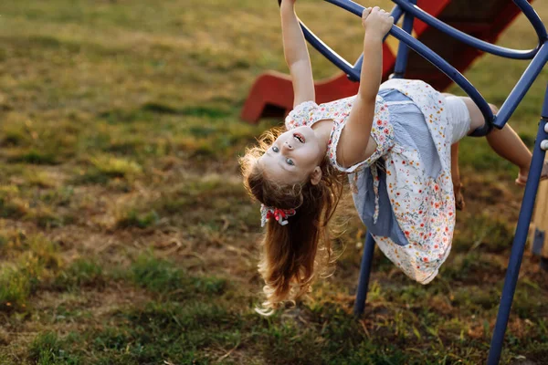 Menino Criança Criança Brincando Livre Playground — Fotografia de Stock