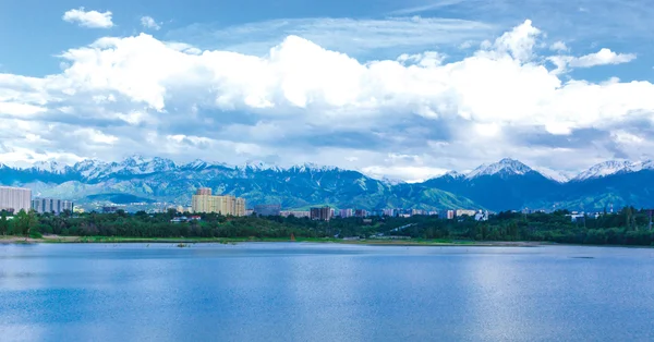 Lago Sayran. Almaty City Imagens Royalty-Free