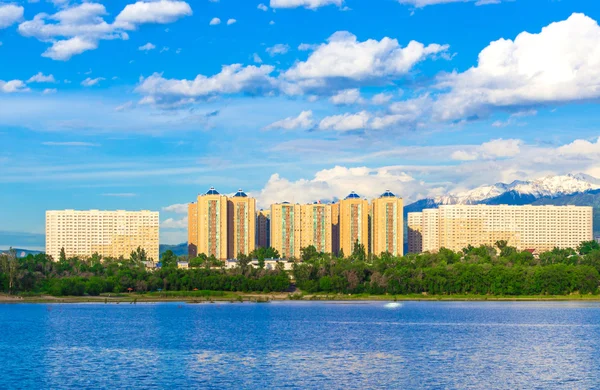 Lake Sayran. De stad Almaty Rechtenvrije Stockfoto's