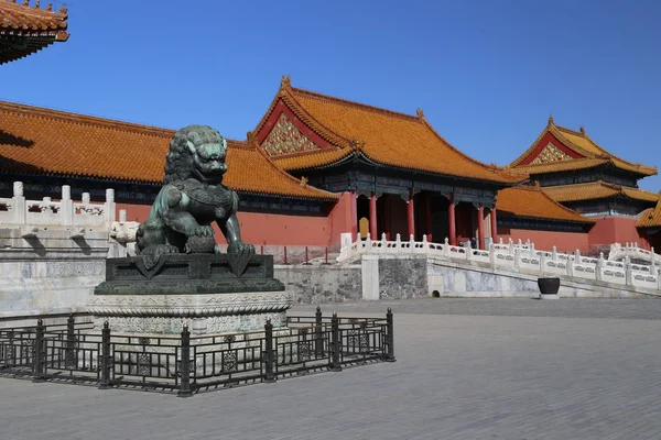 Pekin, Çin'de bulunan Çinli bir aslan heykeli.