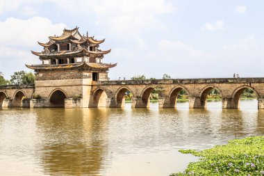 Çift Dragon Köprüsü şehir, Jianshui, Yunnan, Çin yer dışında bir Ming Hanedanı köprüdür.