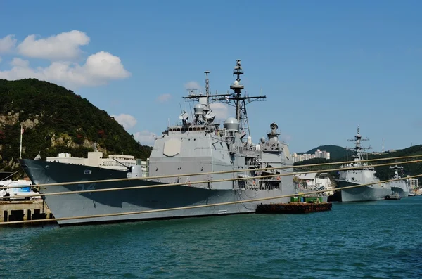 Deniz Savaş gemisi demirledi