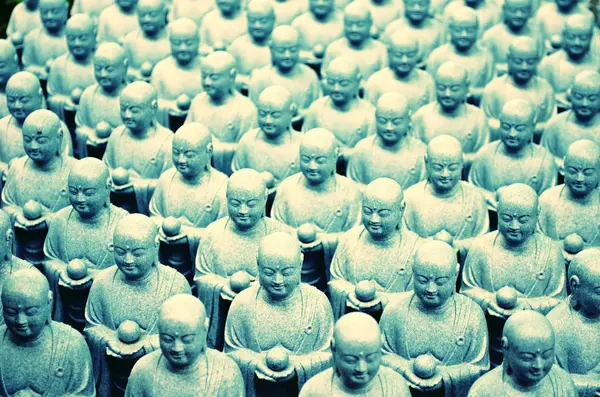 Birkaç Japon Buda heykelleri