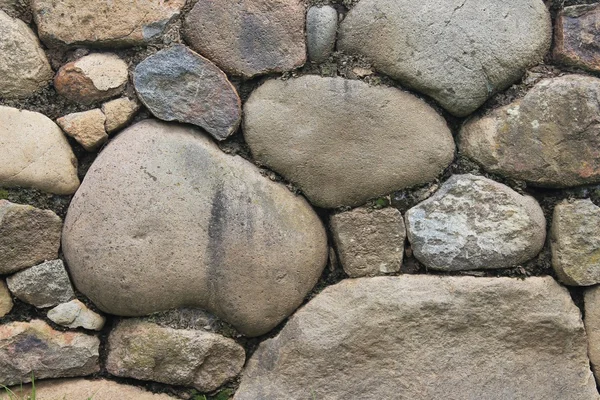 Parede de pedra com rochas grandes e pequenas em argamassa — Fotografia de Stock