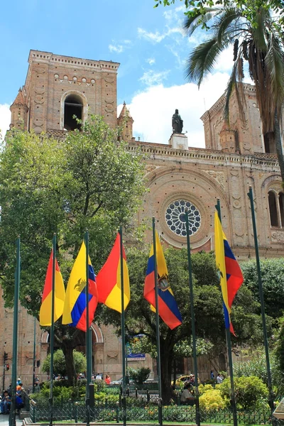 New Cathedral with national and local flags in Cuenca, Ecuador — Stockfoto