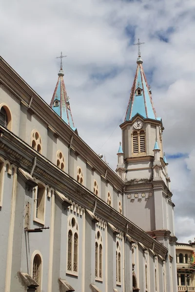 Twin steeples Iglesia de San Alfonso, Cuenca, Équateur Photos De Stock Libres De Droits