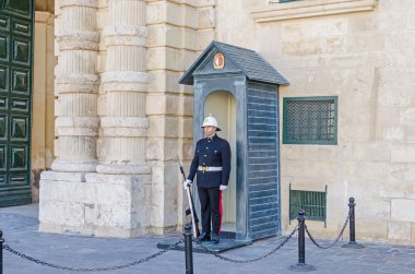 Valletta üniformalı koru