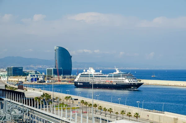 Port Vell w Barcelonie Hotel Vela i wycieczkowych Azamara Zdjęcia Stockowe bez tantiem