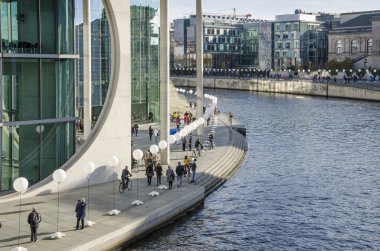 Duvarının yıkılmasından 25 yıl